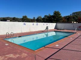 Studio 6 Suites Cameron Park, CA Folsom，位于Cameron Park的酒店