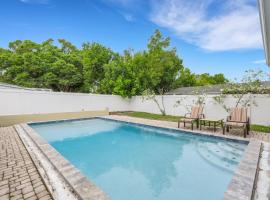 Sandy Retreat Pool Home - Vacation Rental，位于克利尔沃特的酒店