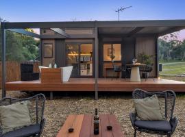 Fully Sustainable Tiny Home In McLaren Vale，位于麦克拉伦谷的酒店