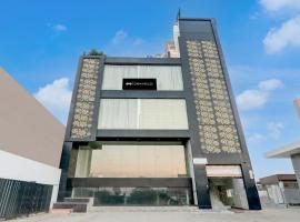 Super Hotel O Banthara near Airport，位于Banthra Sikandarpur的酒店