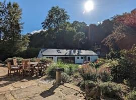 The Cowshed，位于戈德尔明的酒店