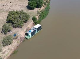 Barco Casa Pantanal Toca da Onça，位于波科内的酒店