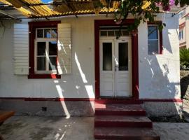 Rustic Townhouse Tivat，位于蒂瓦特的酒店