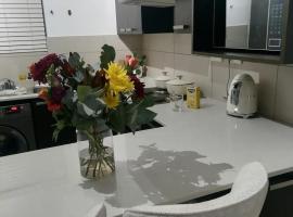 Apartment in Fourways，位于佛维斯的酒店