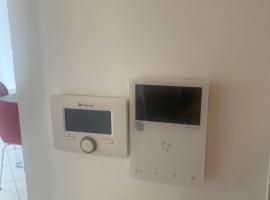 Résidence Five luxe wi-fi，位于Ornex的酒店