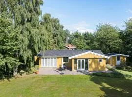 Awesome Home In Tranekær With Wifi