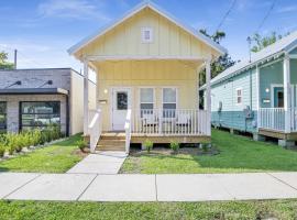 Newly Built Cottage in Downtown Mobile, Walkable!，位于莫比尔的酒店