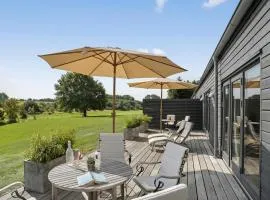 3 Bedroom Beautiful Apartment In Samsø