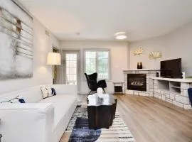 Stunning Condo with Access to Pool