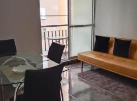 Hermoso apartamento en Llano Alto，位于比亚维森西奥的带停车场的酒店