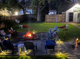 515Escape, Private backyard, firepit, bbq, decks, fun!，位于日内瓦湖的酒店