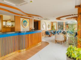 UMET Seaview Hotel with Free Airport Pick up and Drop T&C Apply，位于马累的酒店