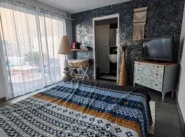 Chambre d'hôtes privée et indépendante avec piscine