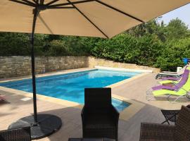 Superbe villa 4 ch climatisées avec piscine privée，位于Roquetaillade的酒店