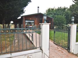 Kleonikis wooden house Kastoria，位于Pendávrison的酒店