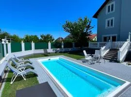 Luxuriöses Apartment mit Pool
