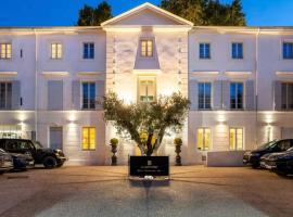 Hôtel Le Saint Remy & Spa，位于圣雷米普罗旺斯的豪华酒店