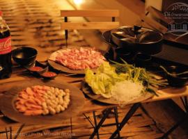 At The Mountain Cottage, Tiny Home at Doichang with Hot tub Included Breakfast and Dinner，位于Ban Huai Khai的酒店