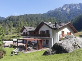 Albergo Chalet Abete Rosso，位于卡斯泰洛泰西诺的酒店