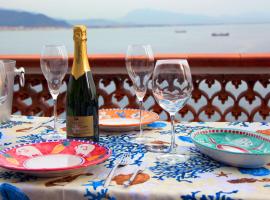 VILLA FUENTI BAY -Amalfi Coast-，位于切塔拉的酒店