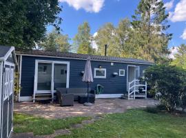 Modern chalet in de bossen van de Veluwe，位于伊皮的酒店