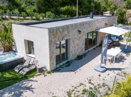HOME&TREES - Villa Sole Jacuzzi Calme，位于滨海卡涅的酒店