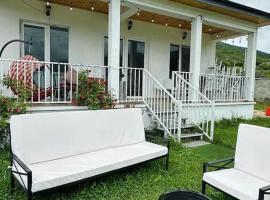 Elly's Event House，位于Navazi的酒店