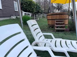 Caba&ntilde;a 4 personas con tinaja extra，位于Lota的海滩酒店