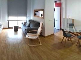 Apartamento para relajarse con piscina, wifi, cerca del tren, playa y montaña，位于阿尔梅纳拉的酒店