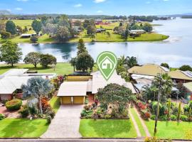 LakeSide Tinaroo only 2.5km from Yungaburra town，位于云加布拉的酒店