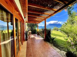 Chic Lakefront Retreat Casa Diamante Atitlan，位于圣马科斯拉拉古纳的酒店