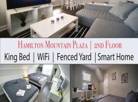 Hamilton Chic Retreat - Comfy Beds - Garden - Pool，位于汉密尔顿的酒店