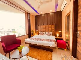 Hotel Pearl Grand-Family Hotel-Feel Like home，位于齐拉克普尔的酒店
