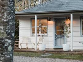 Peony Farm Green Cottage，位于Stanley的酒店