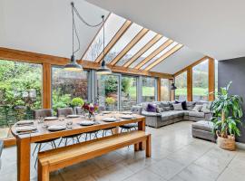 6 Bed in Slaithwaite 93984，位于哈德斯菲尔德的酒店