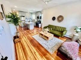 Modern Apartment - 3 Bedrooms, 2 Bathrooms