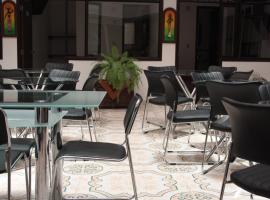 Hotel Letty，位于El Recreo的酒店