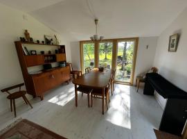 Ferien auf Husarö, Åsas Haus，位于Husarö的酒店