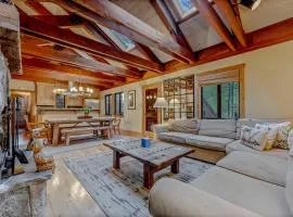 Alpine Meadows Retreat 3 Min to Base with Hot Tub