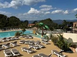Bungalow de Luxe, New, Top-of-the-range amenities, Air conditioning, Jacuzzi and Sea view