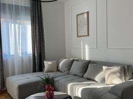 Montenegro Luxury Suites - New City Podgorica，位于波德戈里察的带停车场的酒店