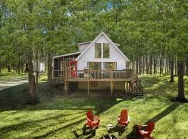 Hot Tub, FirePit, Large Yard, Screened Porch, WiFi