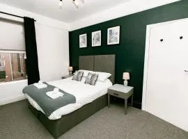 Central Apt Sleeps 6, Parking, Smart TV, Garden, Contact For Discounted Prices