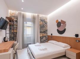 Affittacamere Saint Bon 15 - 5 Terre Rooms and Suites，位于斯培西亚的带停车场的酒店