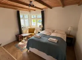 Curry house rooms