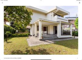 Magnifica villa a Fregene，位于弗雷杰内的酒店