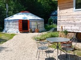 Yourte en pleine nature，位于Dampierre的酒店