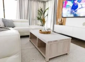 Newly renovated home near shops, m1, national forest & Koalas!