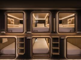 Cube Social Boutique Capsule Hotel at Boat Quay，位于新加坡的酒店