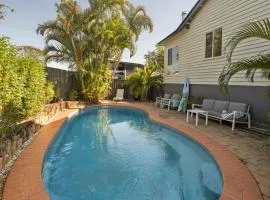 Moffat Beach Retreat, Pet-friendly & Ocean Views